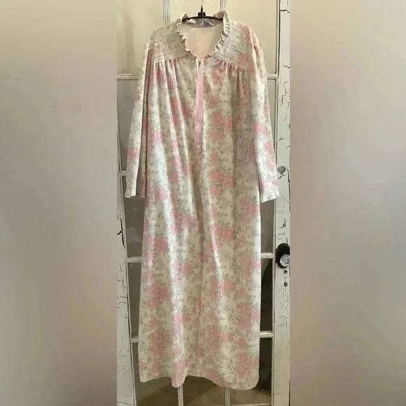 lorraine Other - Vintage LORRAINE Pink Floral Light Flannel Nightgown Polyester USA Size Large